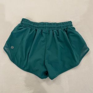 LULULEMON ATHLETICA hotty hot 2.5” shorts in Teal Lagoon size 4 Regular *rare*